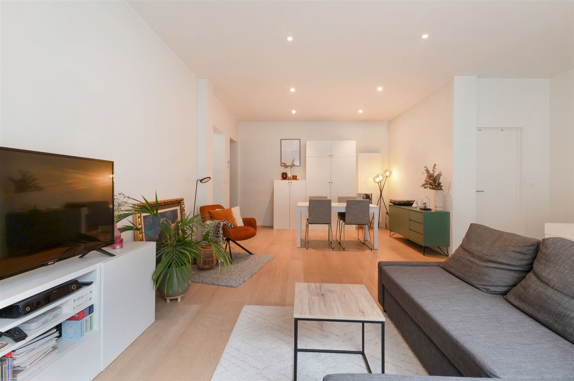 Kwalitatief gerenoveerd gelijkvloers appartement in Drongen! foto 3
