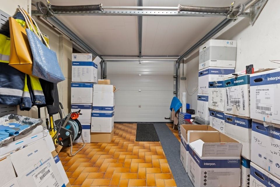 HALFOPEN BEBOUWING MET 3 SLKS EN EEN GARAGE VLAKBIJ HET CENTRUM foto 16