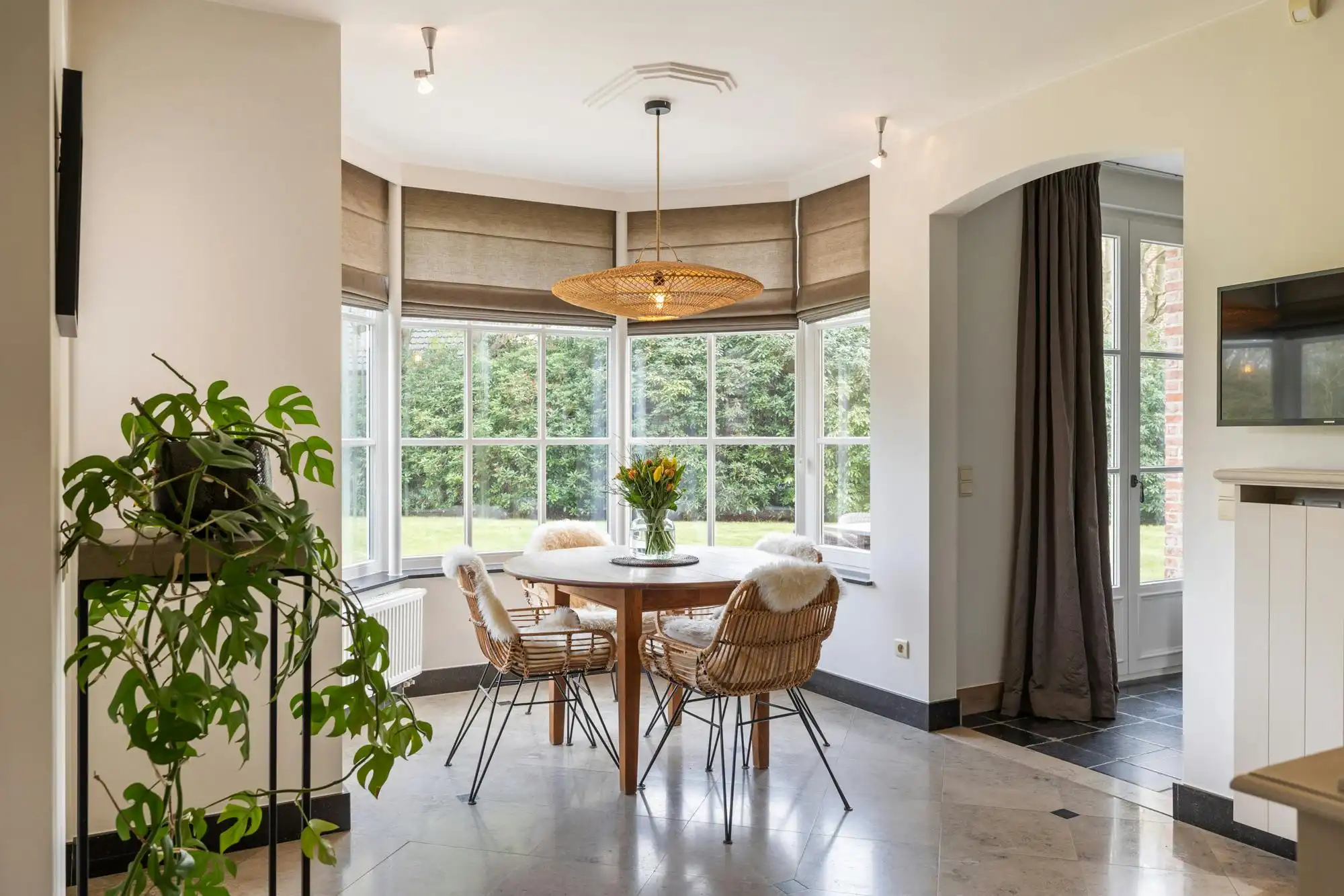 Karaktervolle landelijke villa met hoogwaardige afwerking in Boortmeerbeek foto {{pictureIndex}}