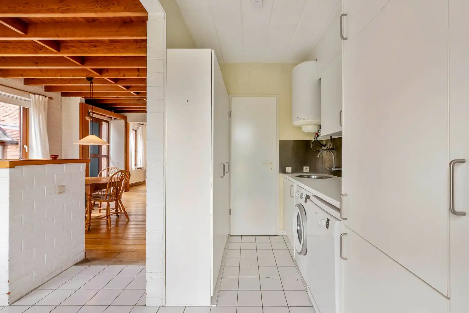 Goed gelegen en lichtrijke halfopen bebouwing met 3/4 ruime slaapkamers, een bureau en een tuin te Heverlee! foto 9