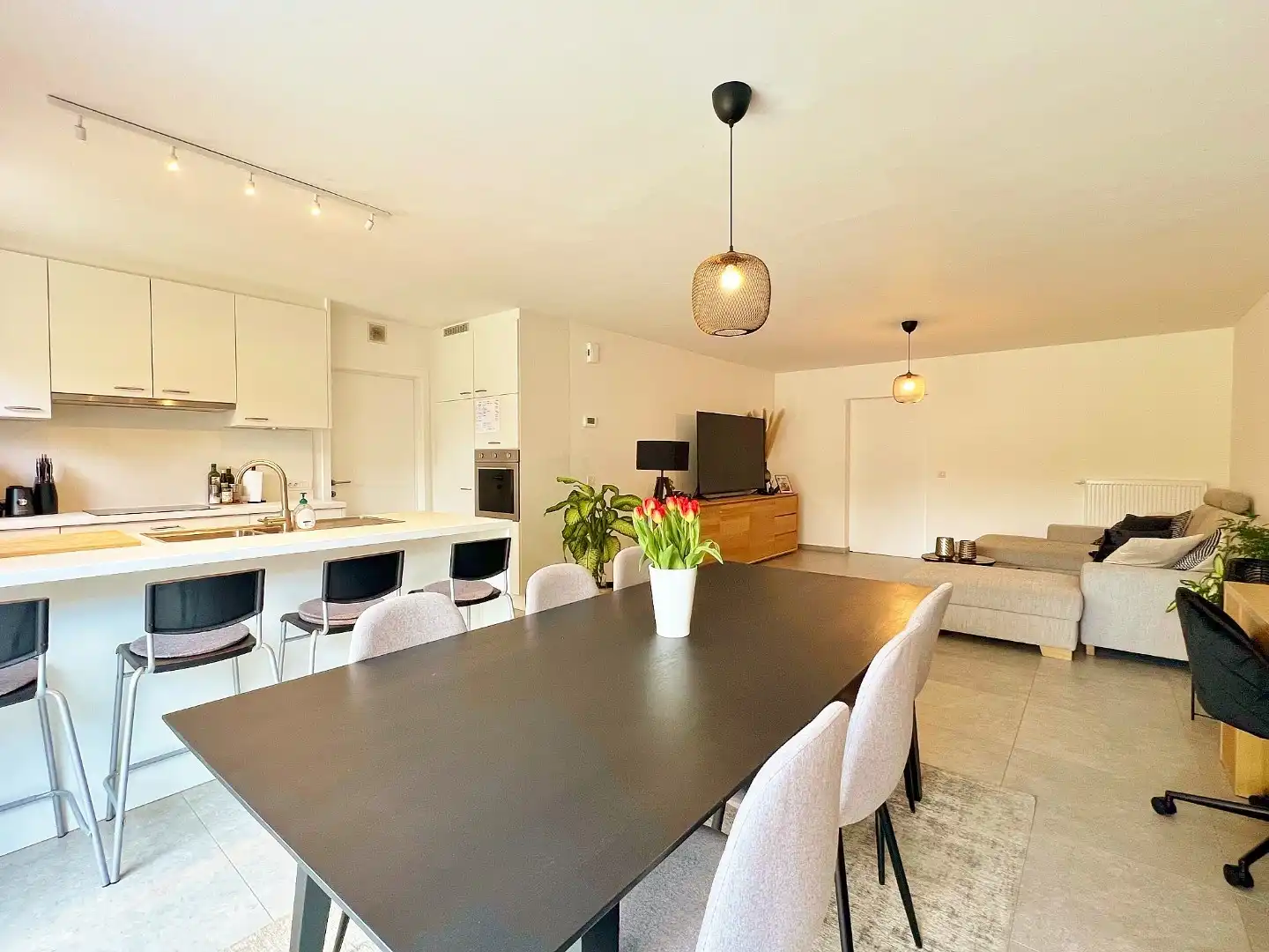Zeer recente rijwoning met garage en zonnige tuin  foto 4