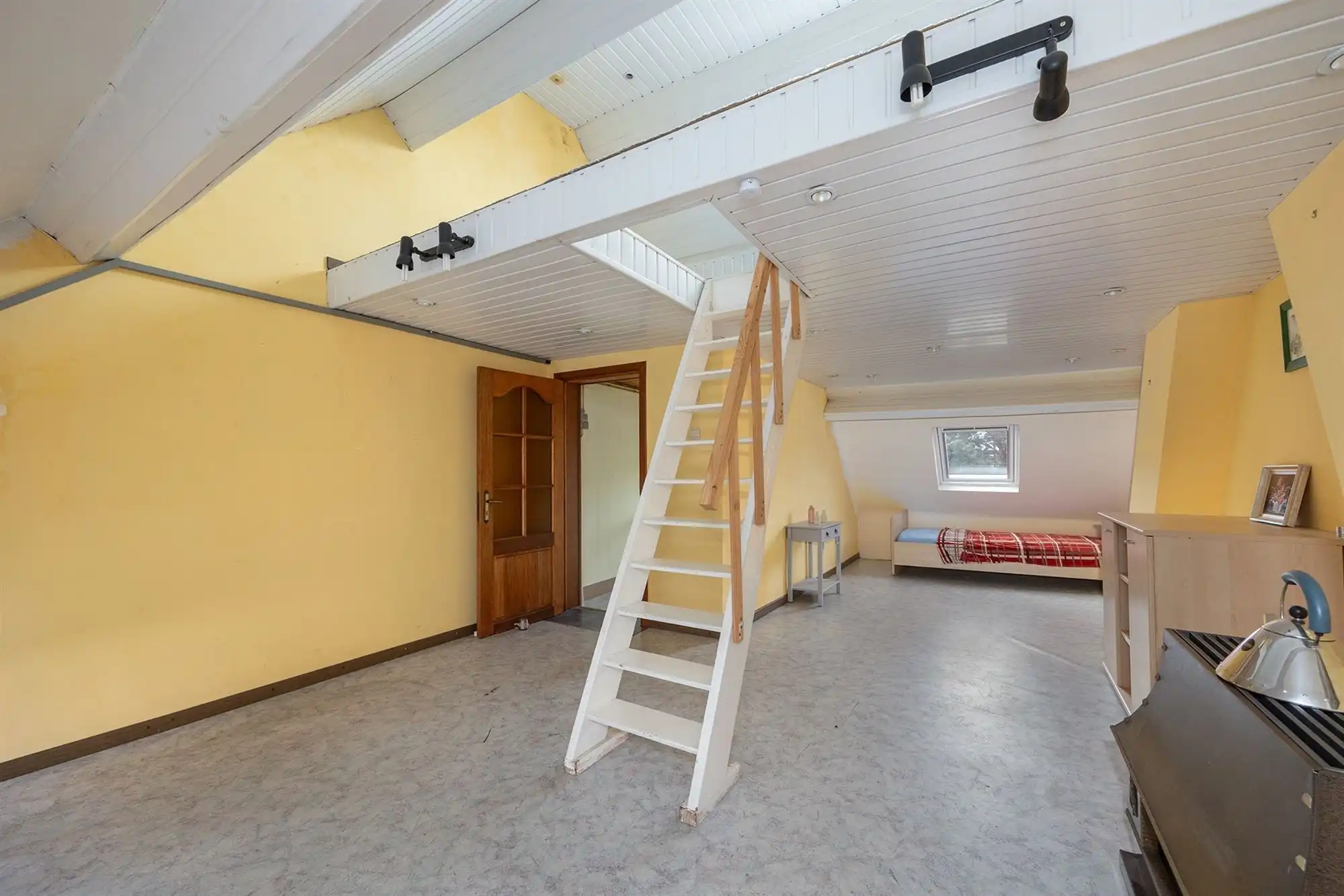Gezinswoning met drie slaapkamers, tuin en garage foto 11
