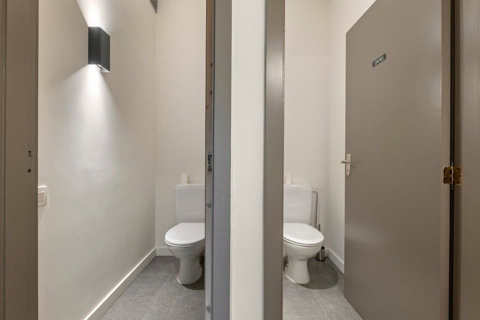 RUIME KANTOORRUIMTE VLAKBIJ HET CENTRUM VAN SINT-TRUIDEN foto 17