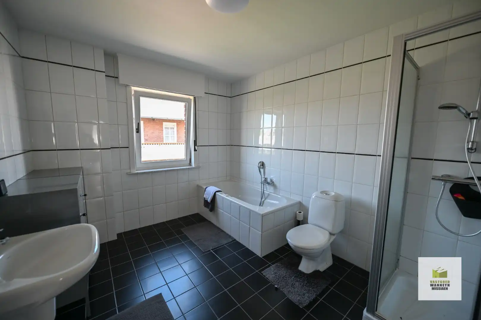 Centraal en rustig gelegen woning met 3slpk, garage en tuin foto 18