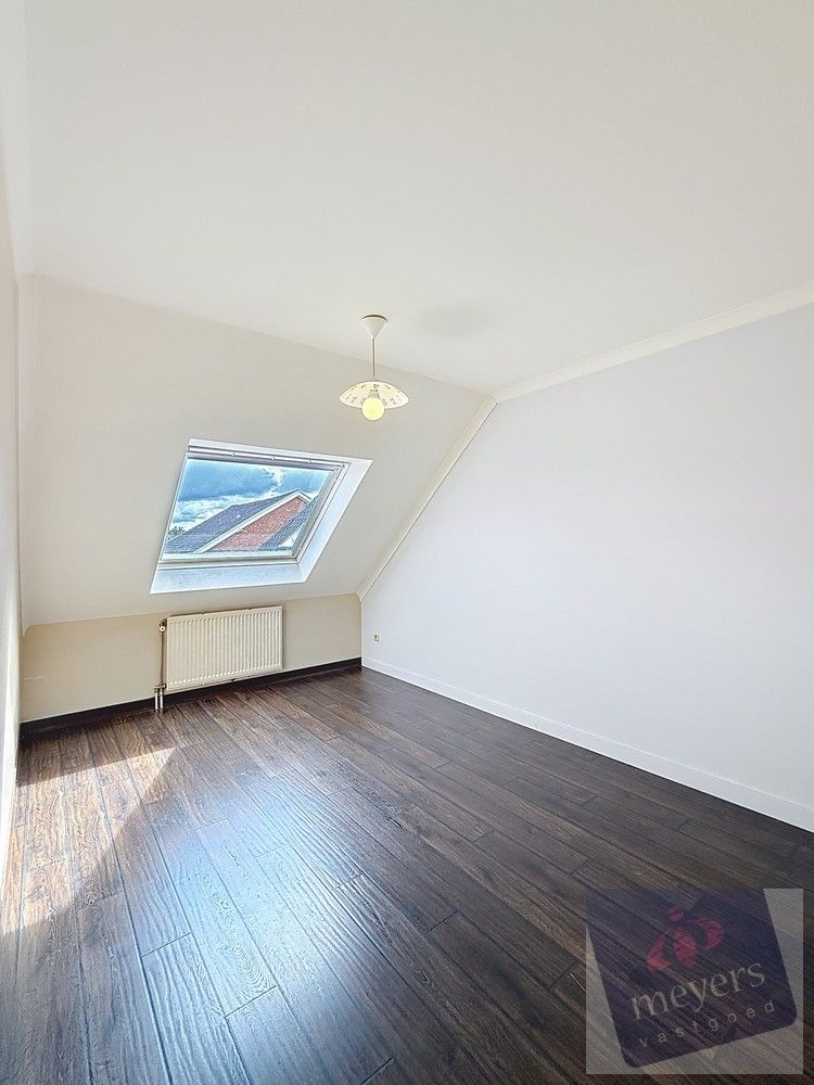 Ruim appartement met garagebox in Bilzen-Schoonbeek foto 15