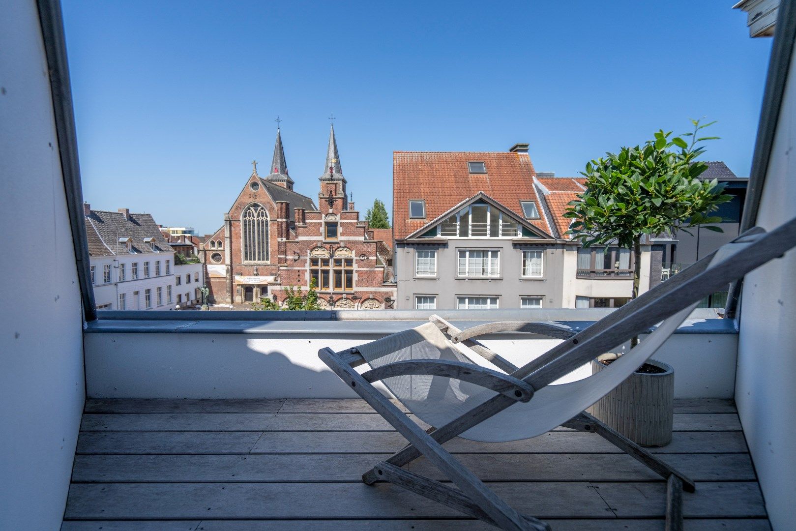 Fenomenaal herenhuis in hartje Kortrijk volledig gerenoveerd van A tot Z foto 31