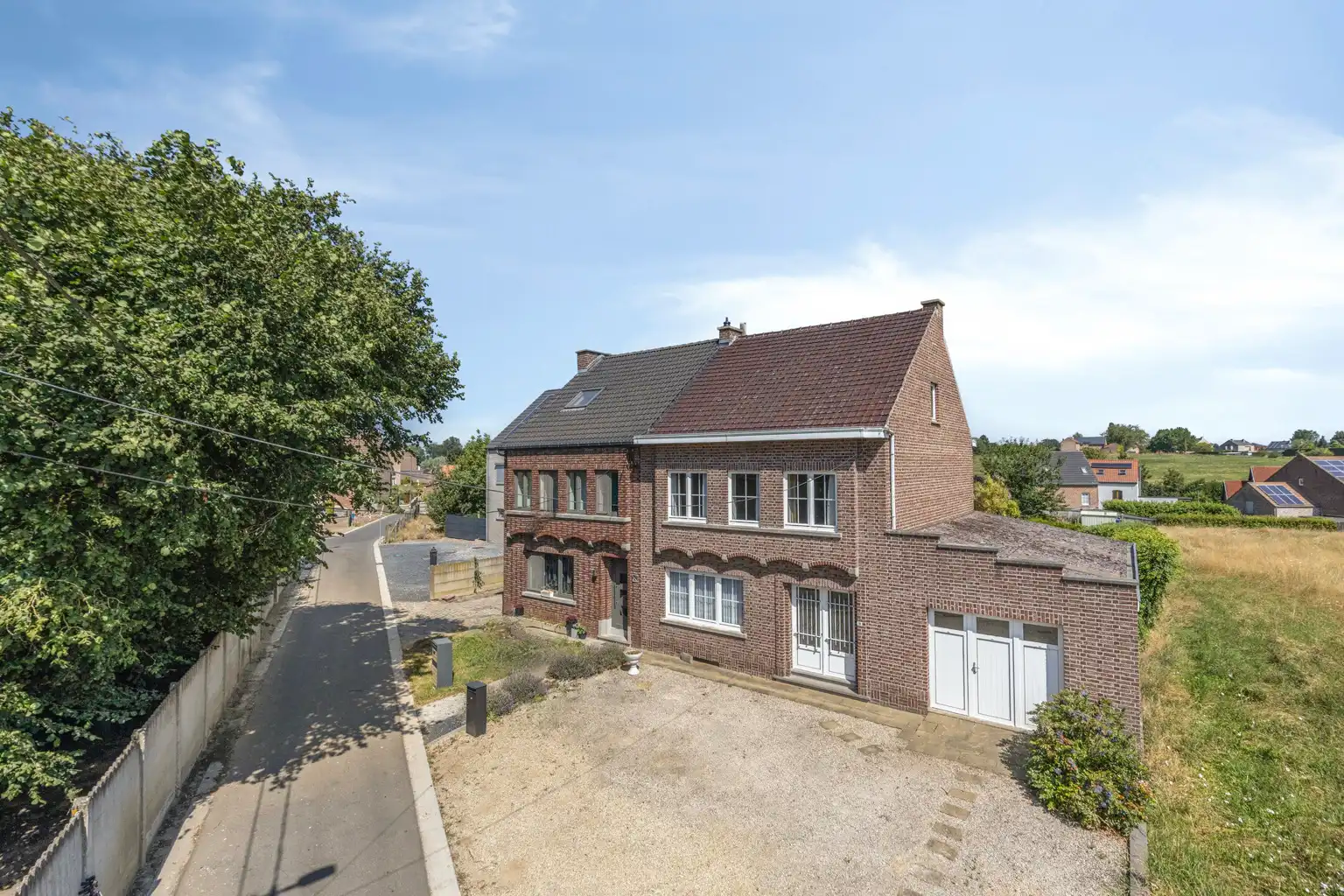 WONING MET TUIN IN DOODLOPENDE STRAAT foto 2