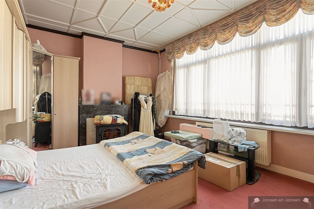 Zeer ruim huis met hoge plafonds, tuin en vier slaapkamers foto 19