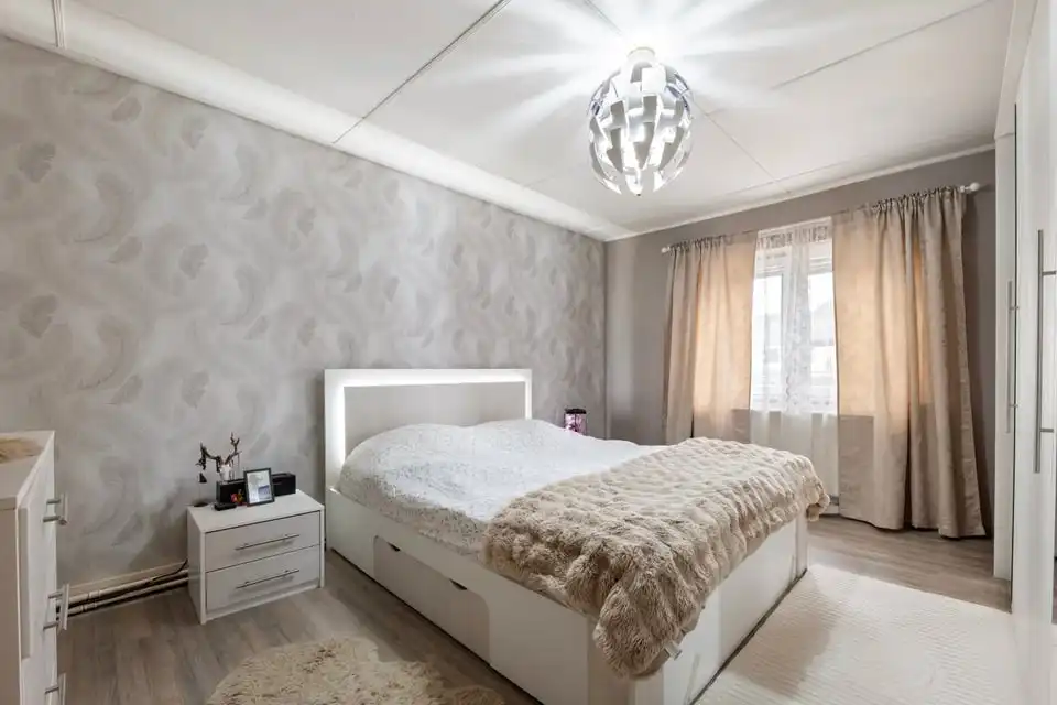 VERRASSEND RUIME GEZINSWONING MET 3 SLKS IN MONTENAKEN foto 23