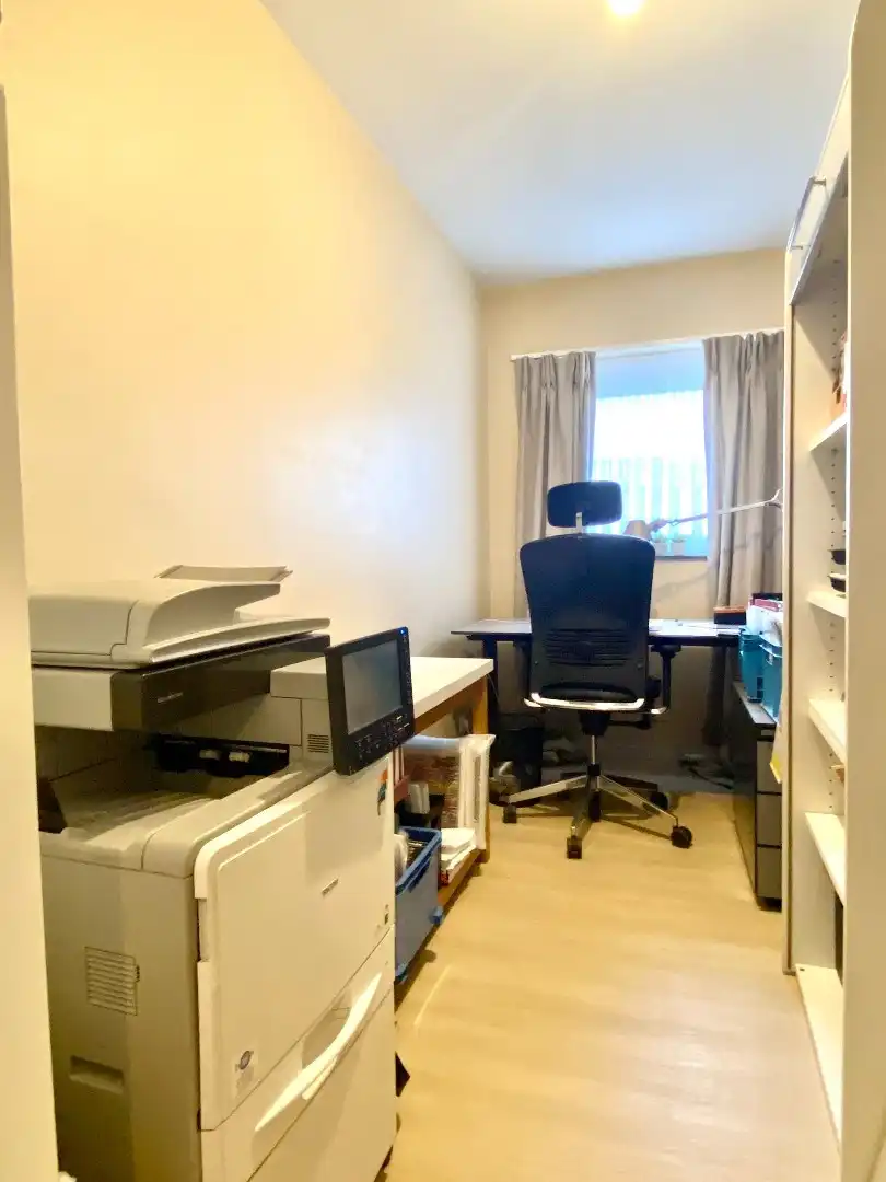 Gelijkvloers 2-slaapkamer appartement met tuin te koop in Harelbeke foto 10