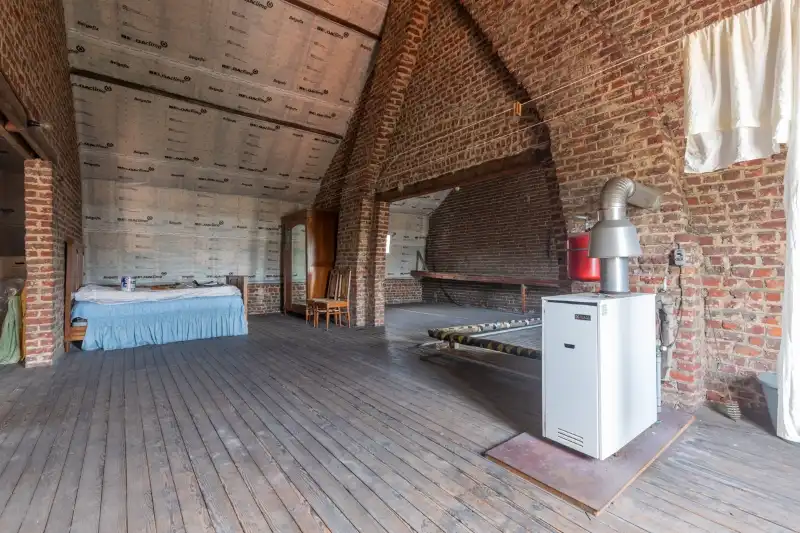 Prachtige, te renoveren, authentieke burgerwoning  met 5 slaapkamers, tuin en ruime garage. foto 22