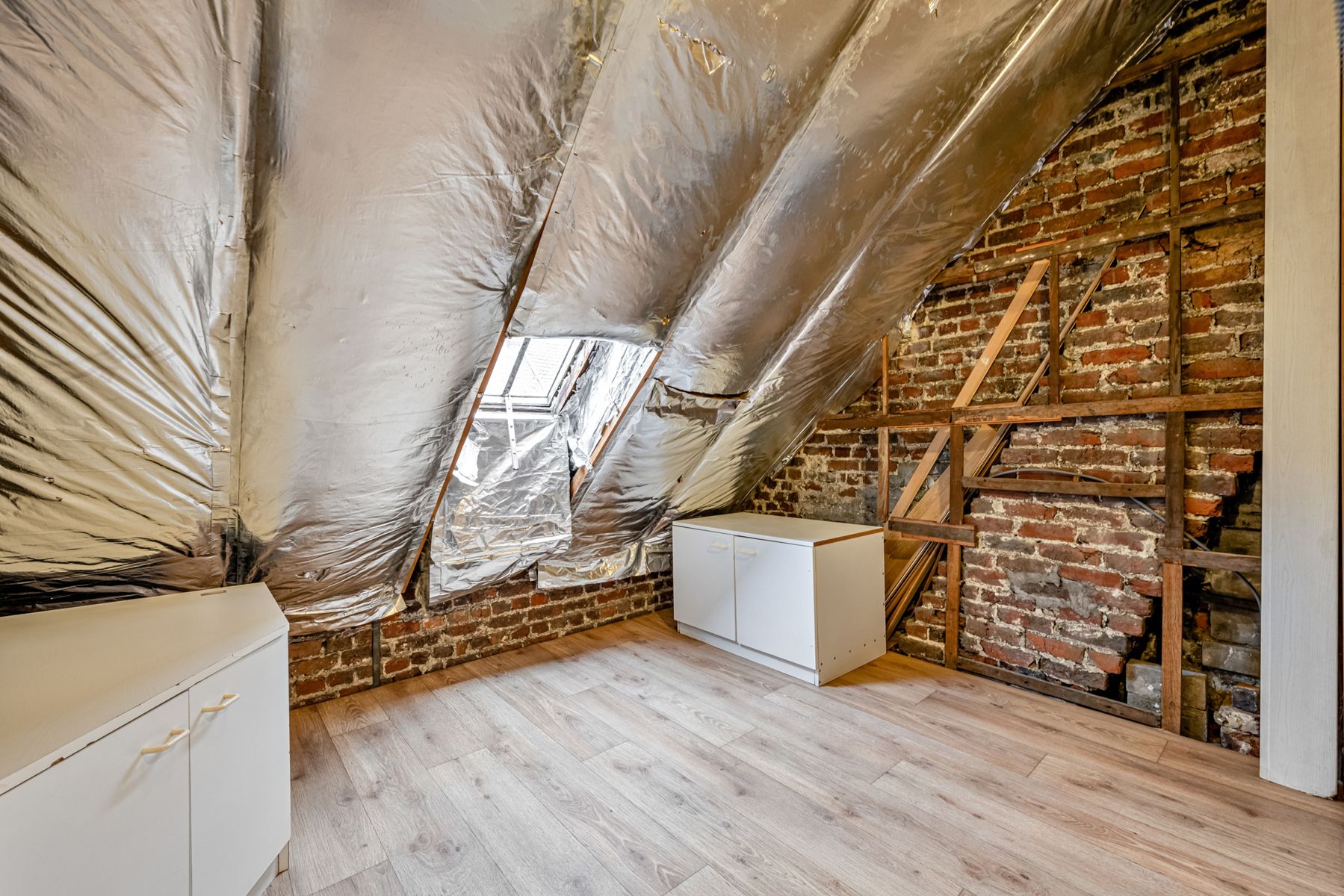 INSTAPKLARE RIJWONING MET 3 SLPK EN BUREAU foto 14