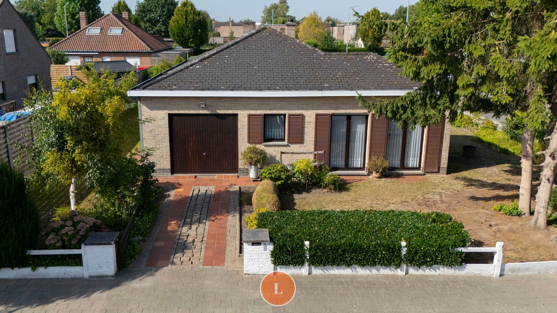 Te moderniseren bungalow met garage in rustige omgeving foto 2