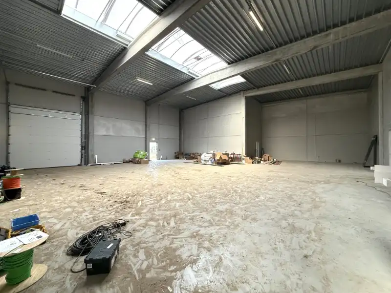 Nieuwbouw KMO-unit 380 m² + 107 m² kantoor op topligging in Evergem foto 6