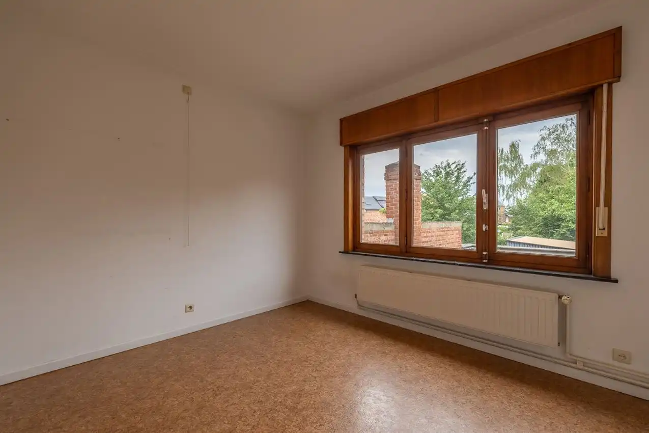 Vier slaapkamers. Twee staanplaatsen. En achteraan een verrassende buitenplek met zuiderse patio-sfeer foto 19