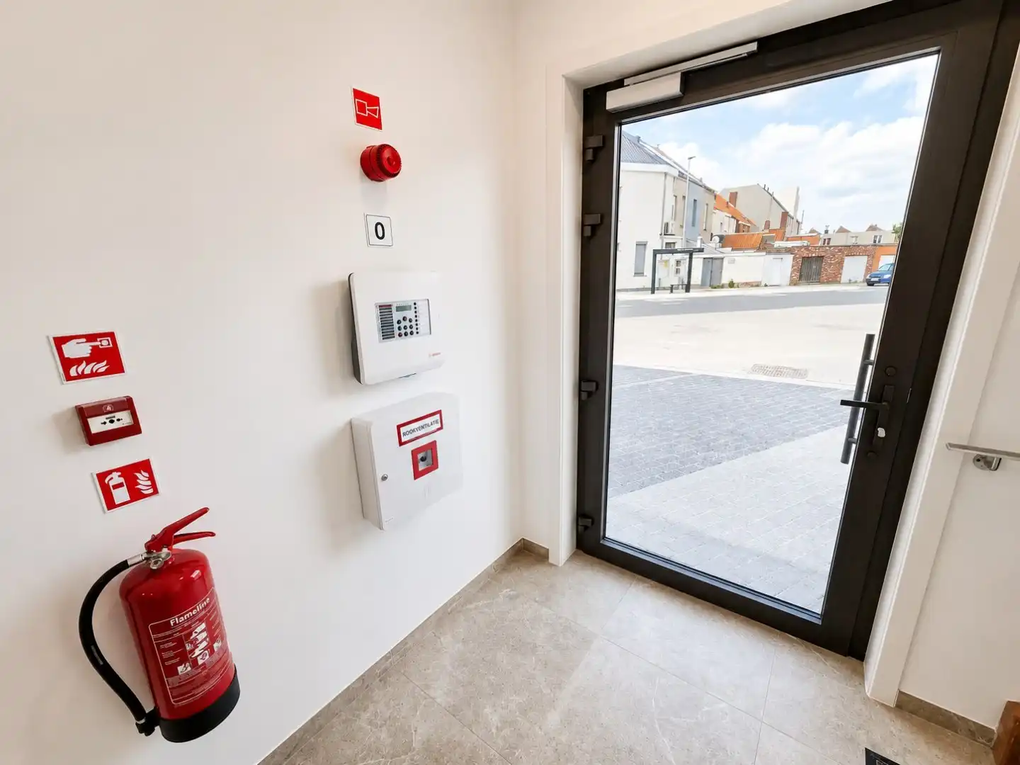 Hip appartement met loftvibes foto 29