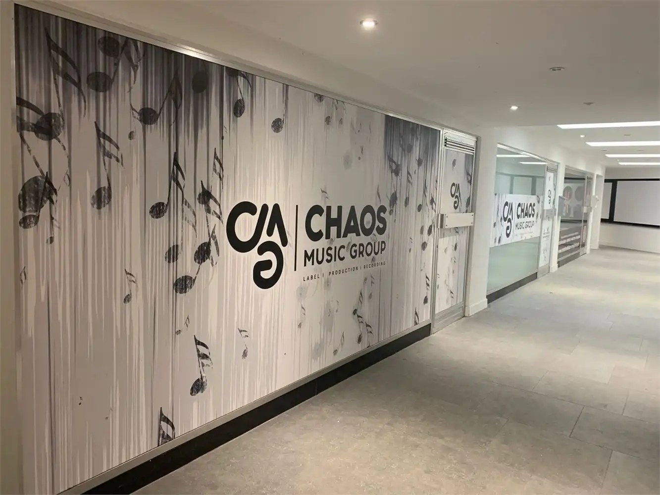 te huur : handelspand / kantoorruimte van 46m² te Genk centrum foto {{pictureIndex}}