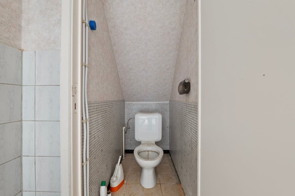 TE RENOVEREN APPARTEMENT MET 2 SLKS IN HET CENTRUM VAN SINT-TRUIDEN foto 17