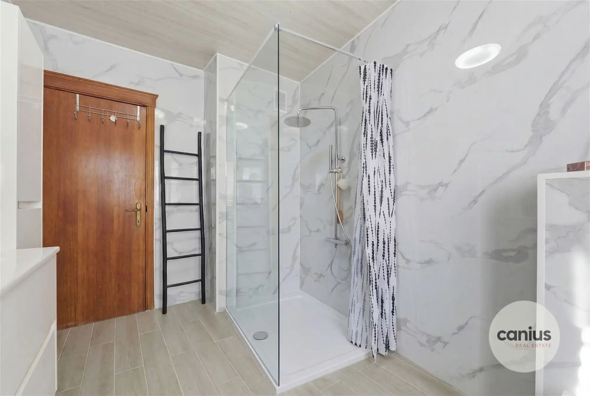 CHARMANTE BEL-ETAGE WONING MET 3 SLAAPKAMERS, GARAGE EN TUIN foto 17