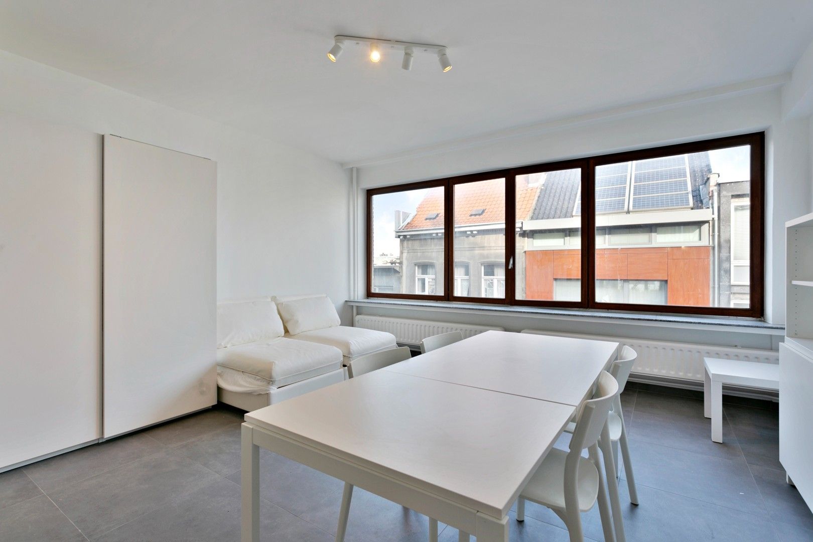 Gemeubelde studio te Berchem foto 2