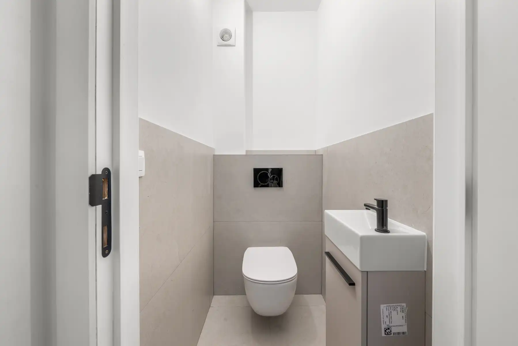 Gerenoveerd 2 slaapkamerappartement met garage foto 10
