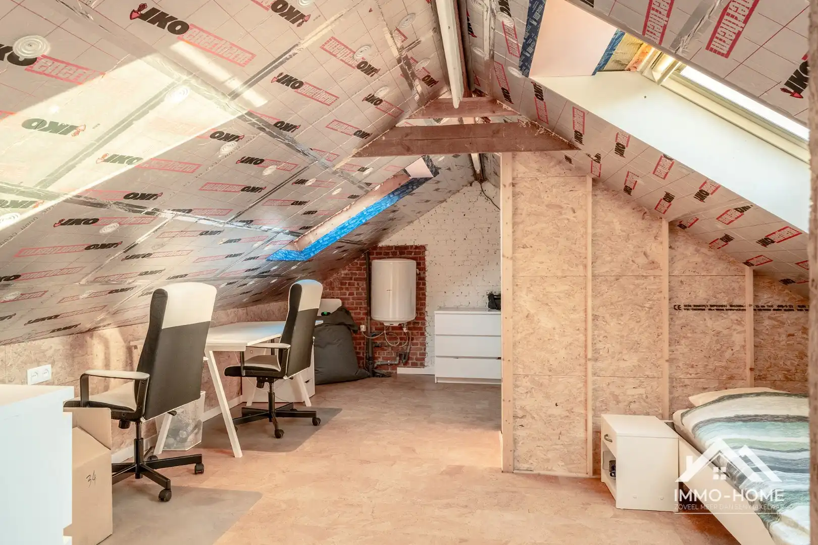 Charmante instapklare halfopen woning met ruime oprit! foto 29