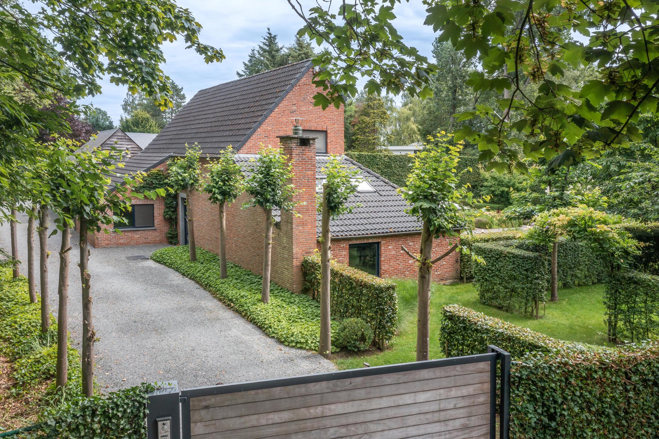Prachtig perceel van 3348m2 met magnifieke tuin. foto 2