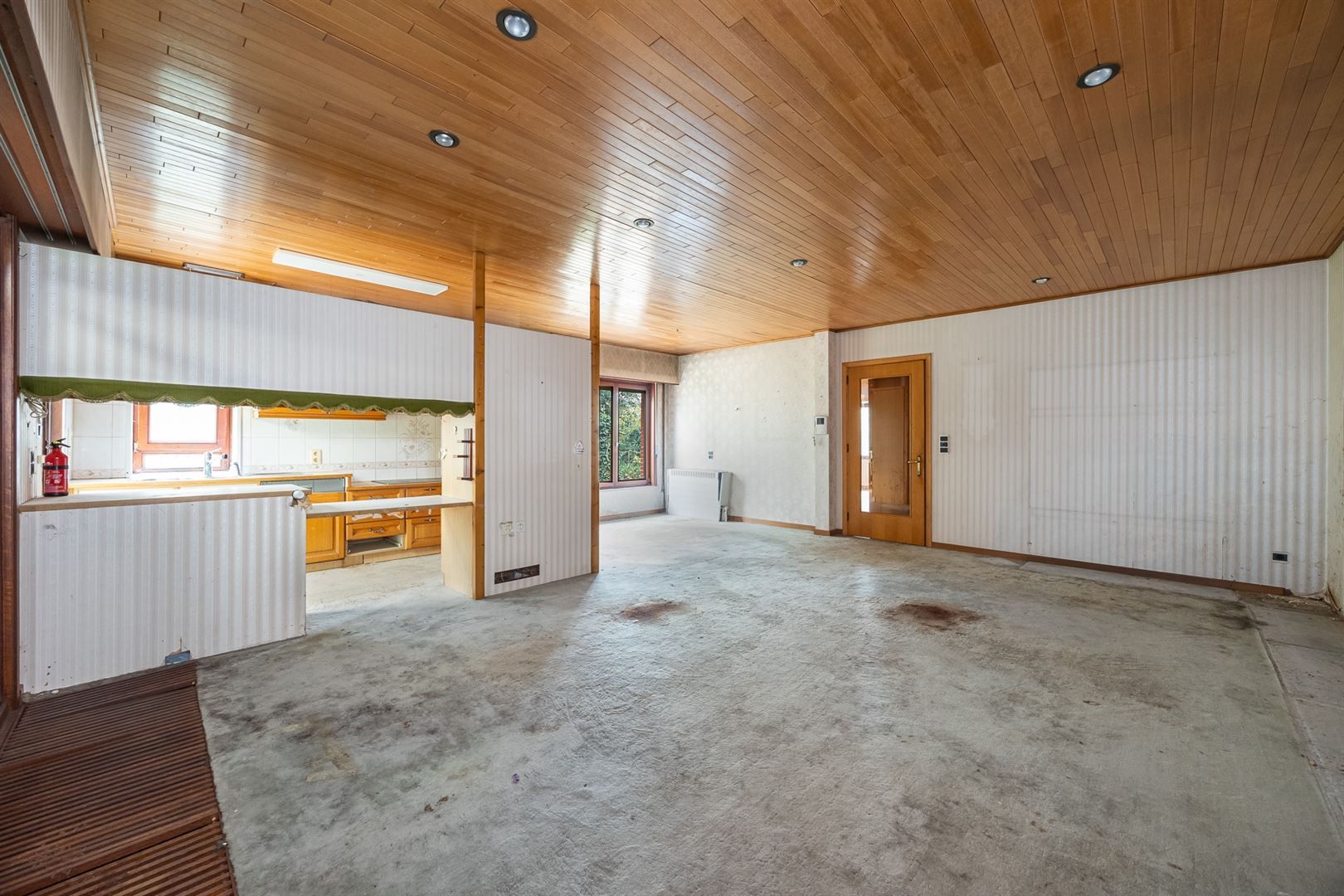 Te renoveren half open woning  op 751m² met garage  foto 4