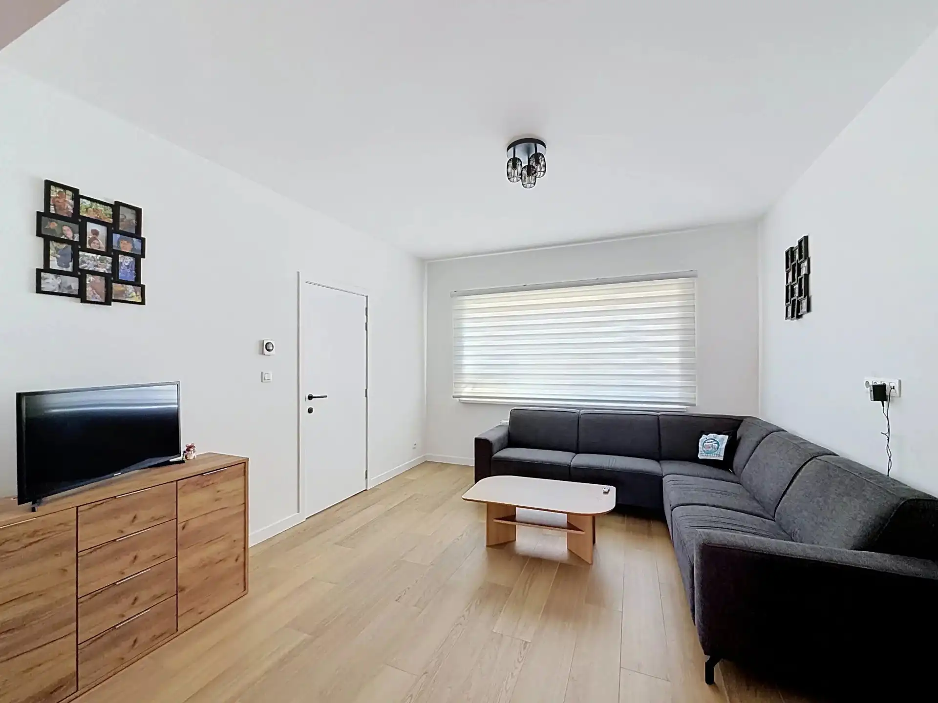 Volledig gerenoveerde woning met 4 slaapkamers op een groot perceel. foto 5