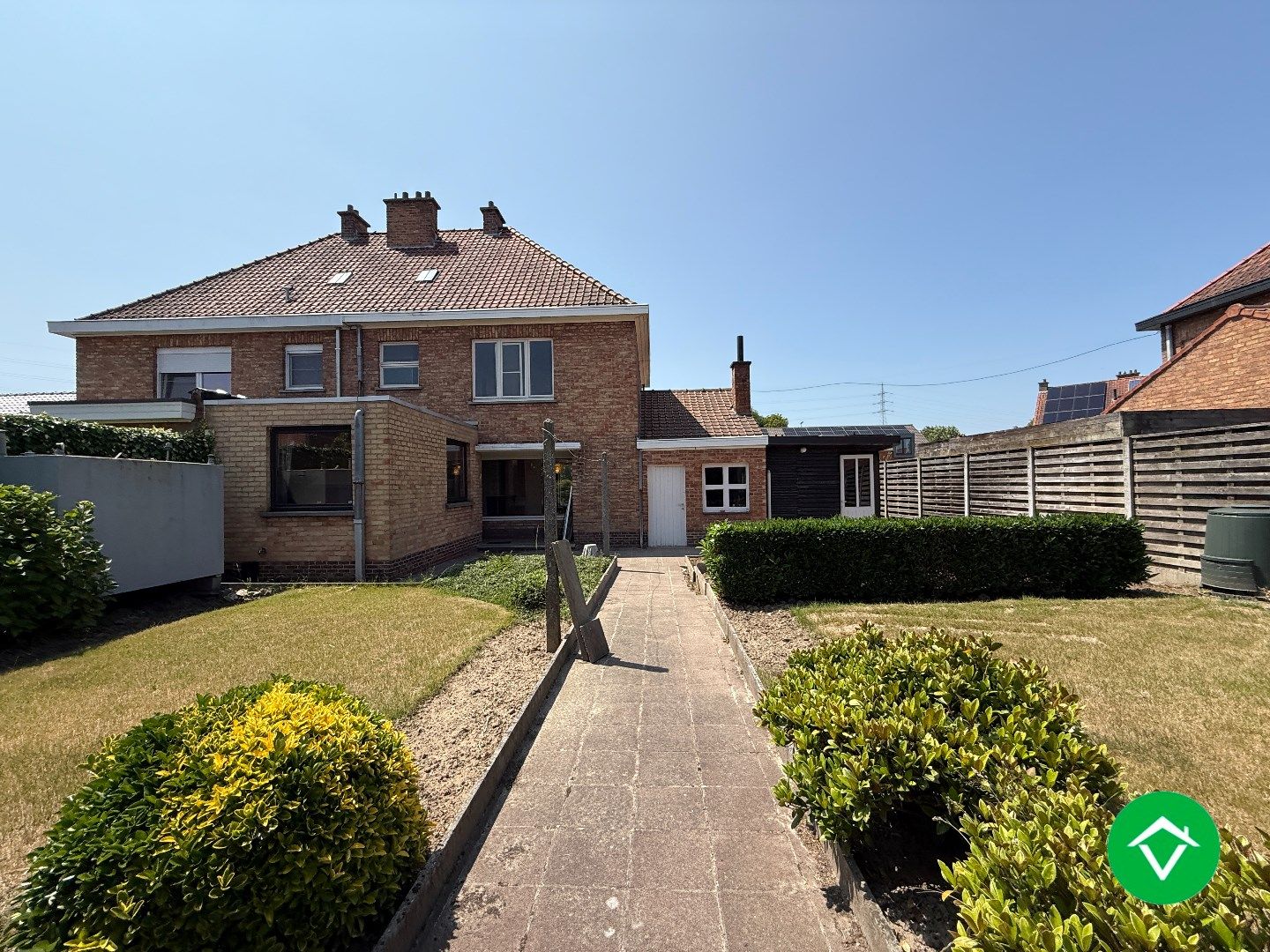 Stevige woning met 3 slaapkamers, tuin en garage in een rustige wijk te Rumbeke foto 11