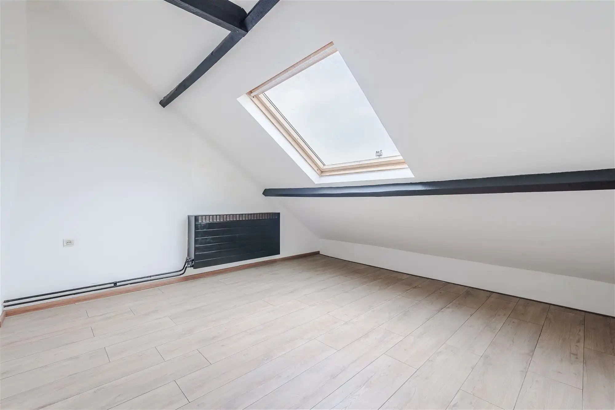 Gerenoveerde ruime gezinswoning met 4 slpks foto 30