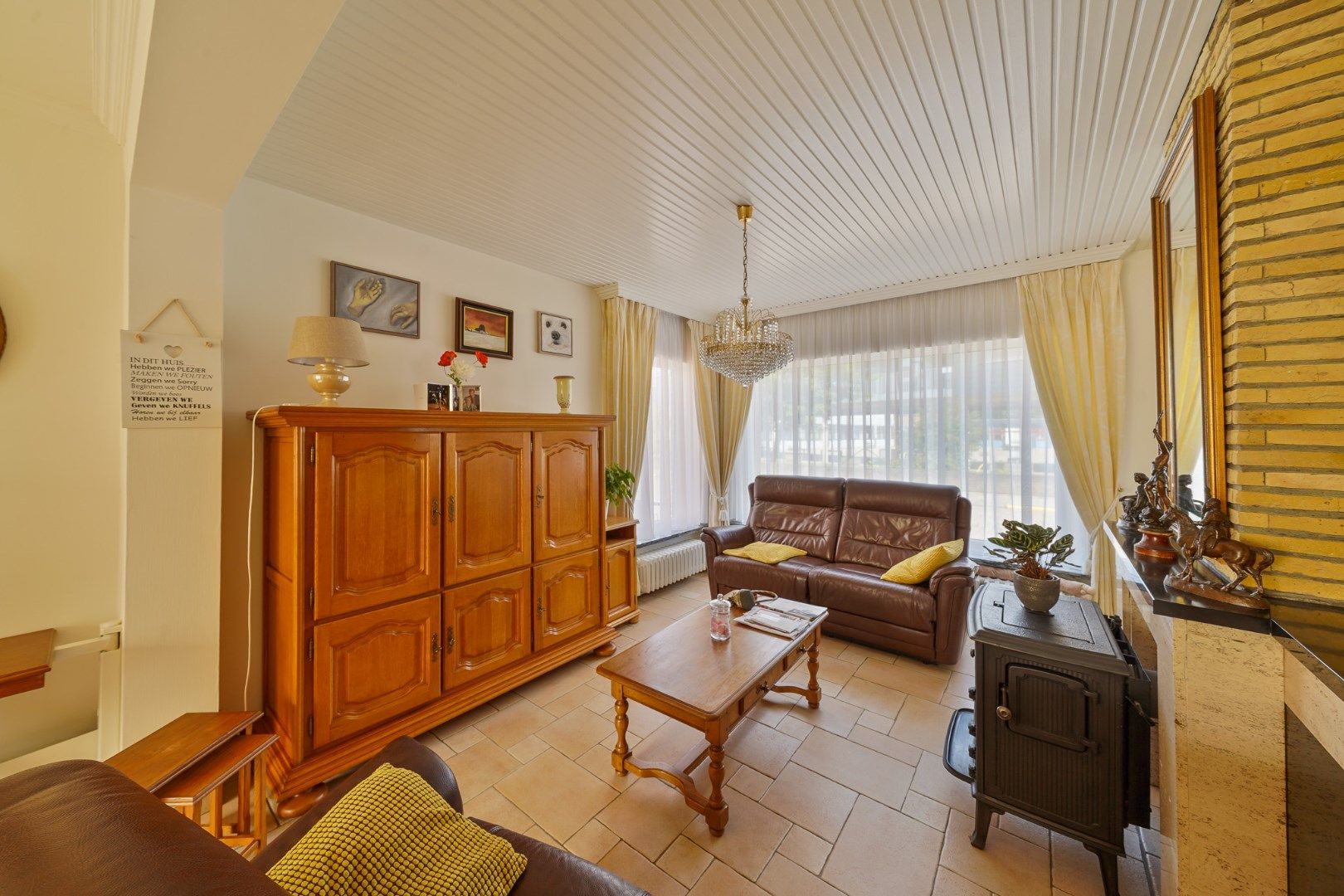 Halfopen woning met garage en zonnig terras te Mariakerke foto 4