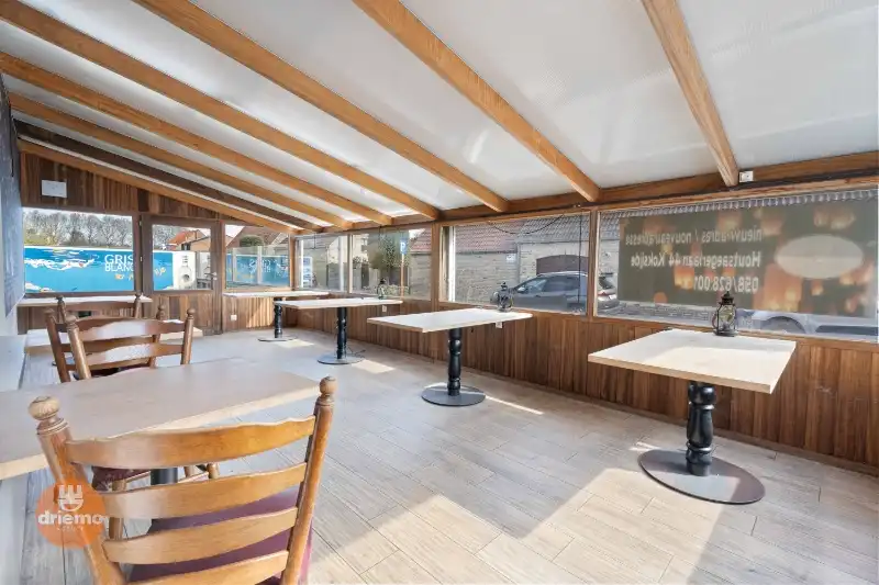 Ruime woning met handelspand foto 18