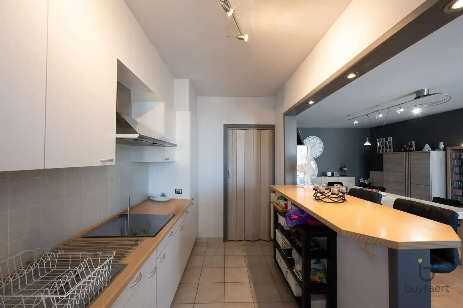 RUIM LICHTRIJK HOEKAPPARTEMENT MET GEZELLIG ZONNETERRAS EN ONDERGRONDSE AUTOSTAANPLAATS! foto 12