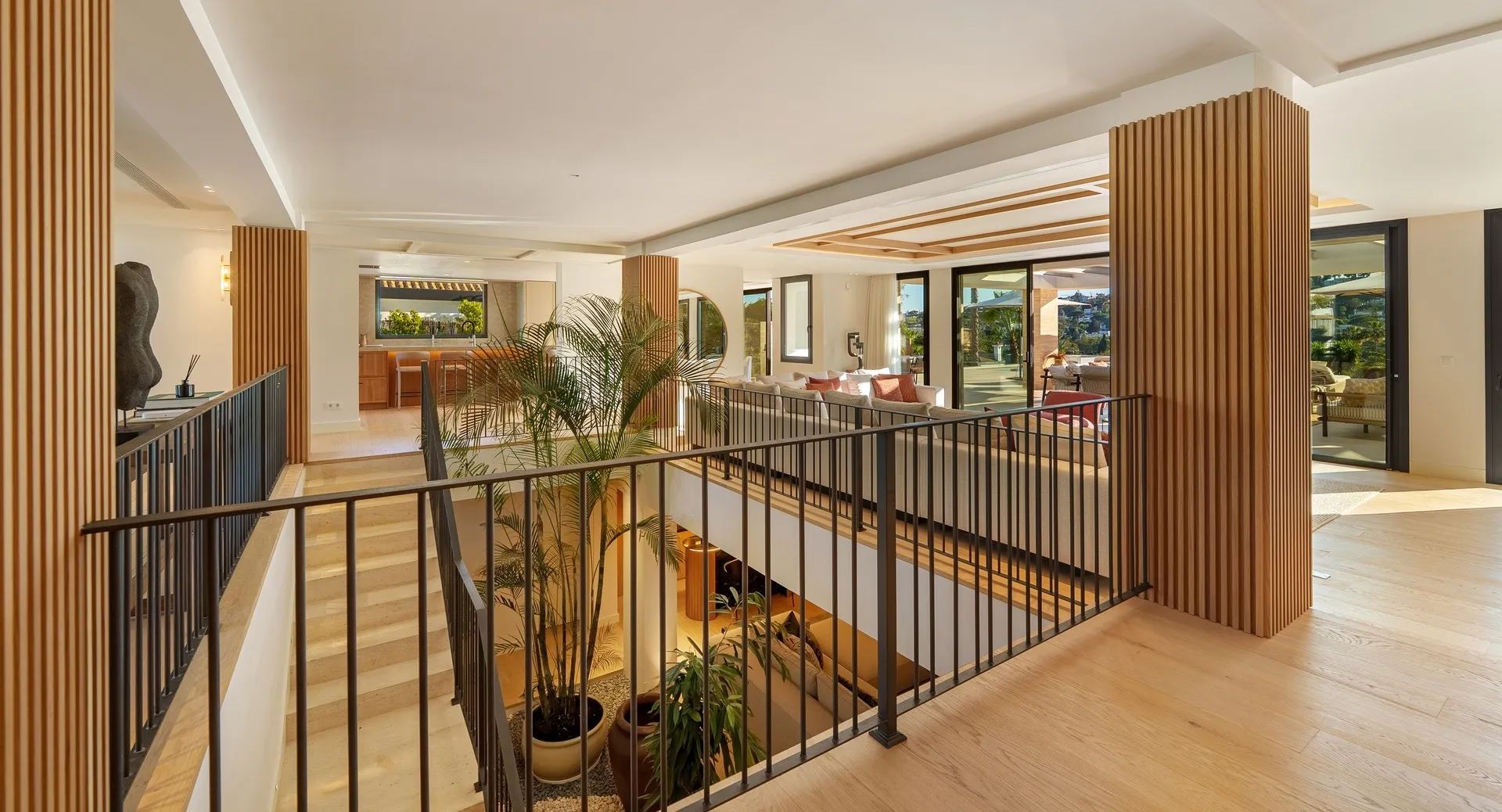 Pure perfectie in Nueva Andalucía: unieke villa met hoogwaardige afwerking foto 35