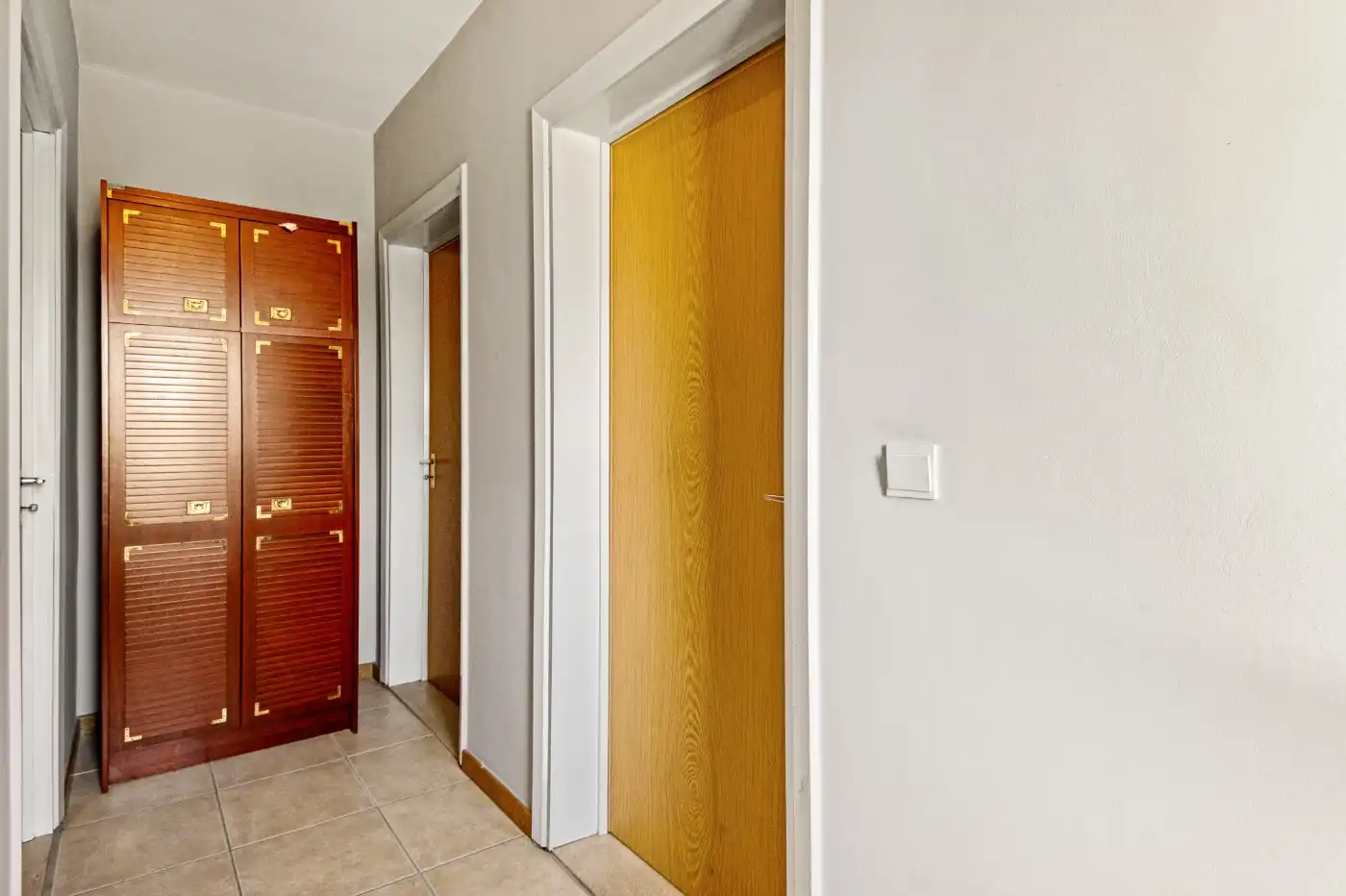 Grote, goed onderhouden, te renoveren woning met 3 slpk., garage en tuin foto 15
