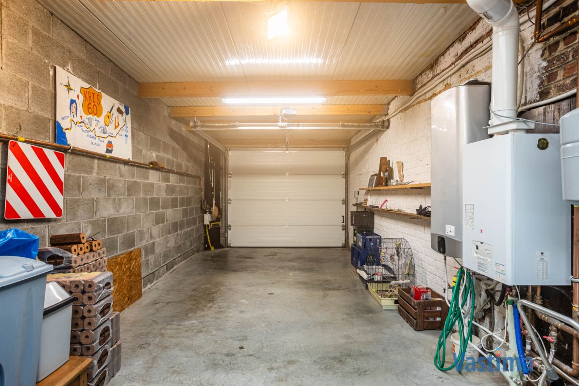 Instapklare woning met 3 slaapkamers, dubbele garage en grote tuin foto 19