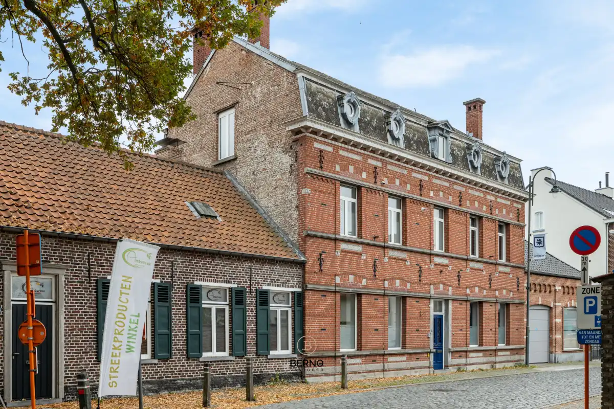 Authentiek herenhuis met moderne luxe en zonnige tuin – Wieze. foto {{pictureIndex}}