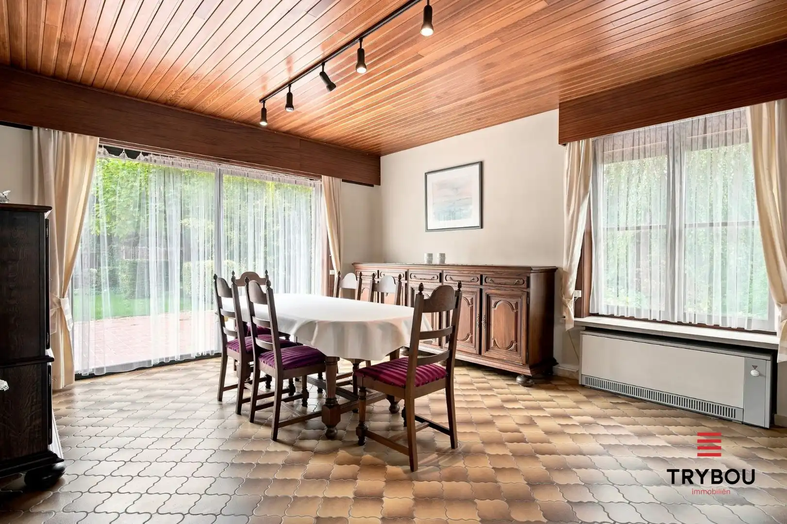 Ruime alleenstaande villa op een royaal perceel van 1265m² foto 7