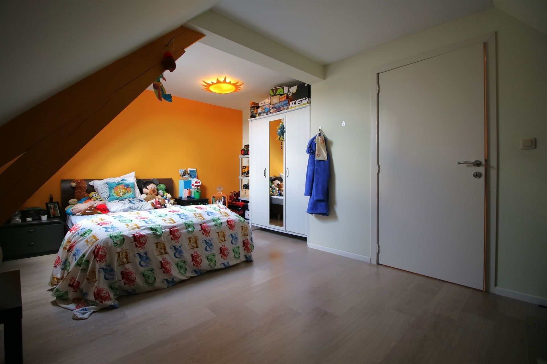 Gerenoveerde woning met 4 slpks, aparte garage en tuin foto 21