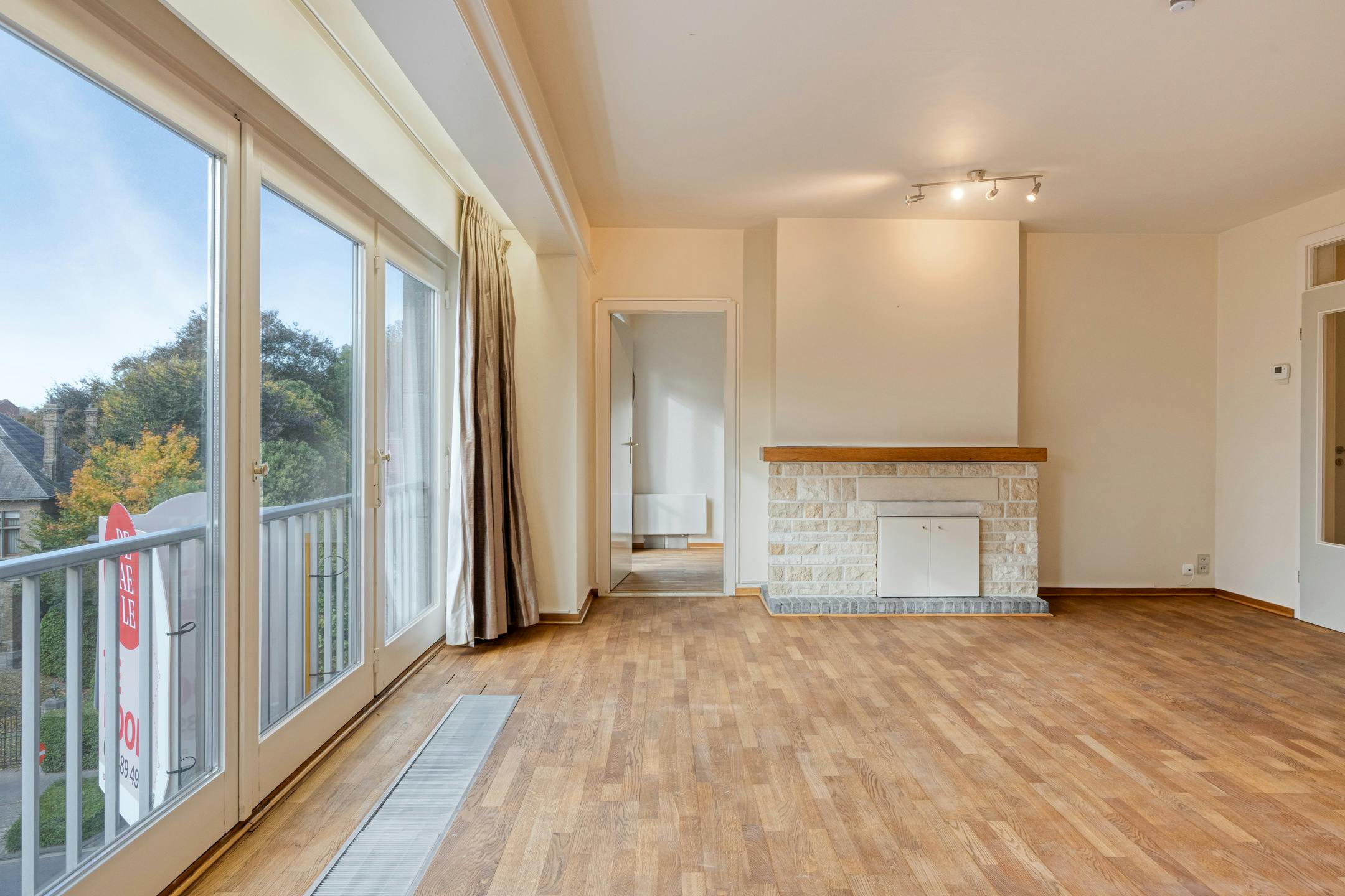 Appartement te koop met 3 kamers en garage in Ieper foto 6