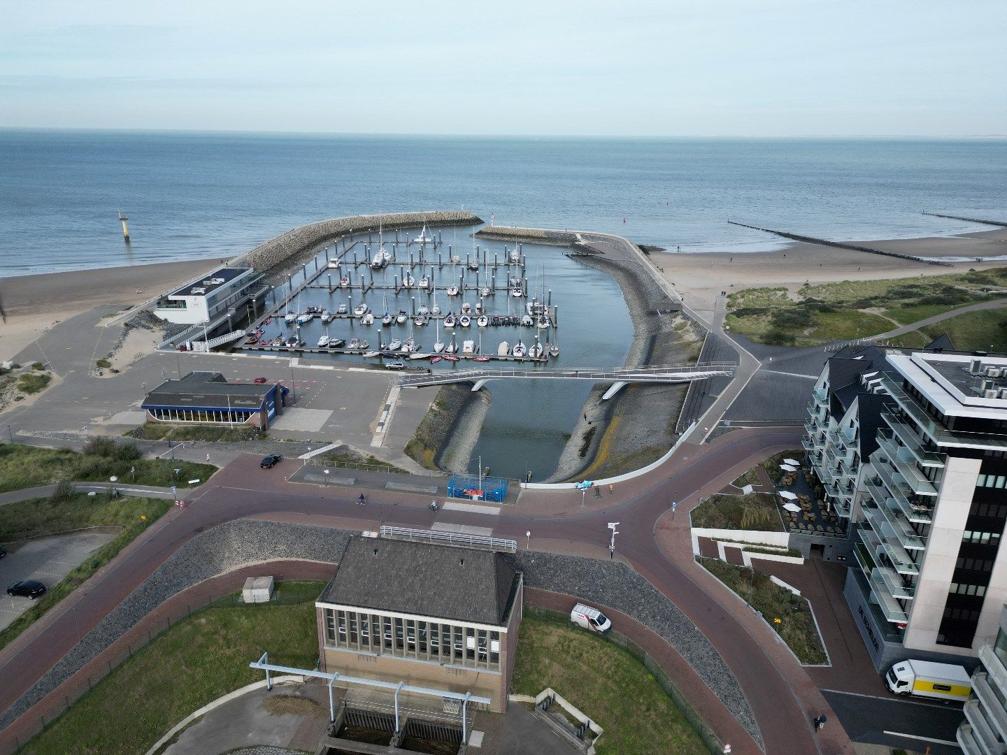 Torenappartement met zee- en havenzicht foto 22