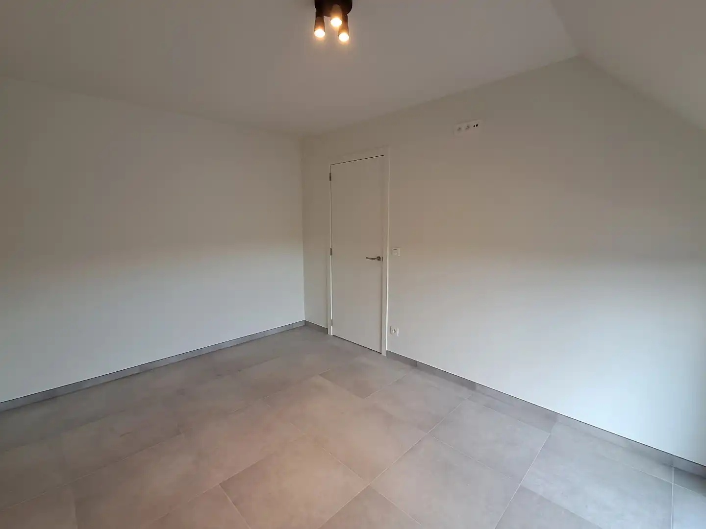 Ruim nieuwbouwappartement te Sijsele! foto 16