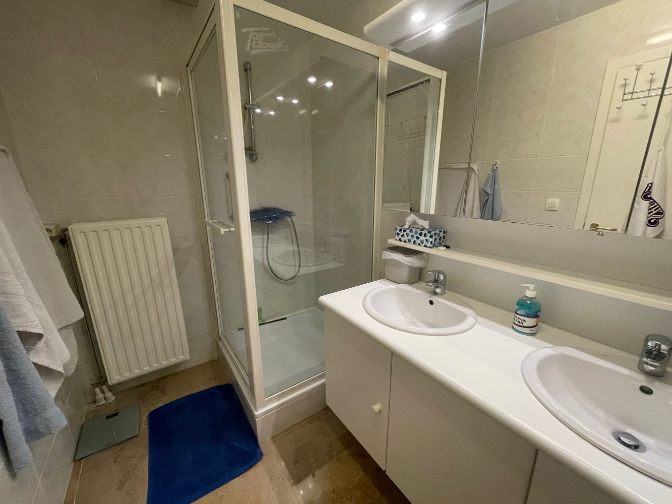 Prachtig ruim appartement met twee slaapkamers en een zongericht terras. foto 6