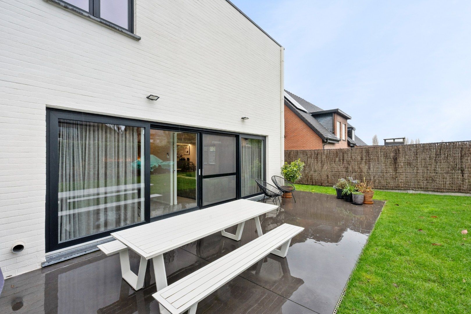 ENERGIEZUINIGE HALFOPEN BEBOUWING MET EPC A, 3-4 SLPKS, GARAGE, OPRIT EN TUIN IN RUSTIGE WIJK foto 2