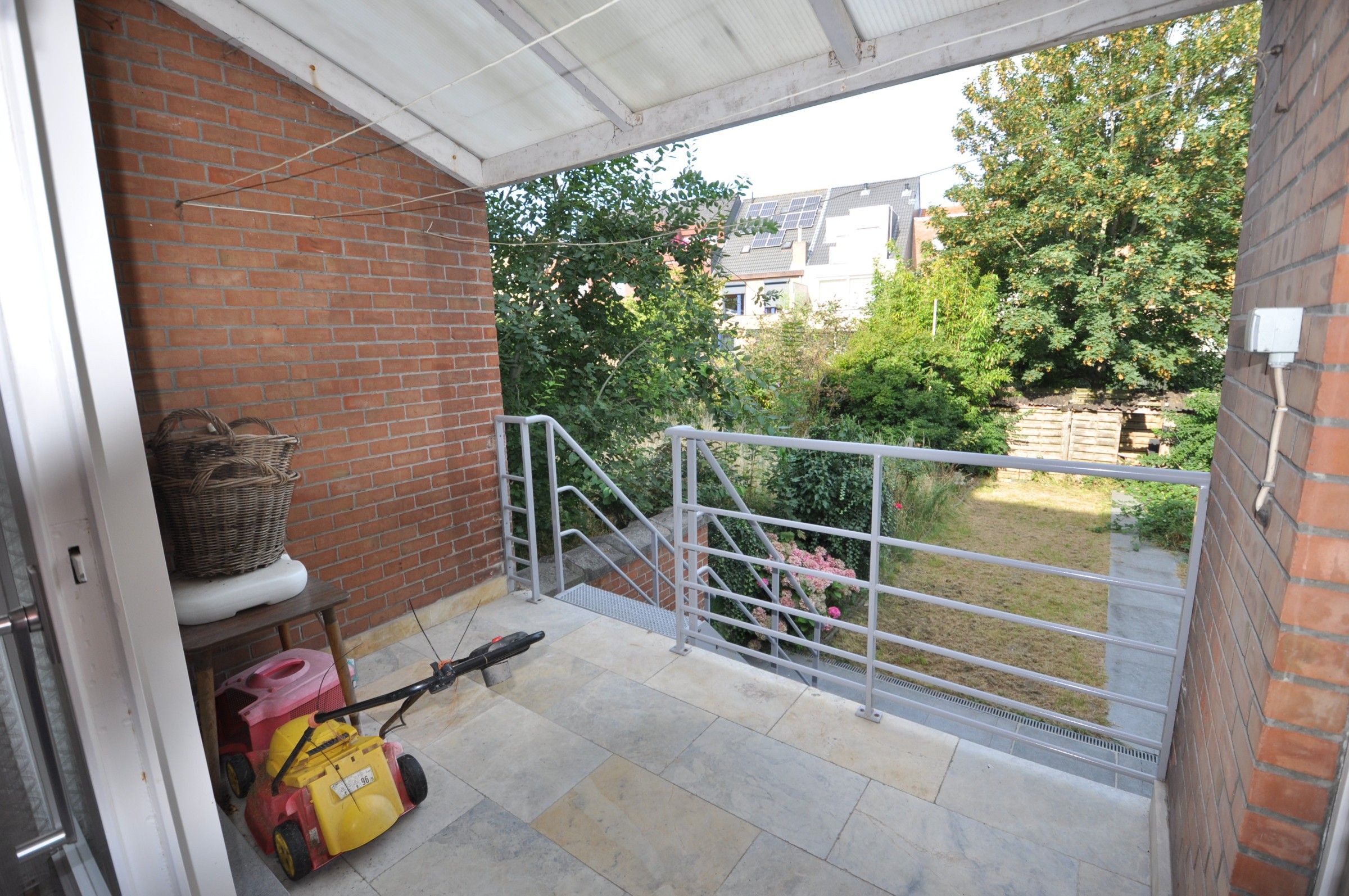 Ruime woning met veel potentieel en grote tuin ! foto 17
