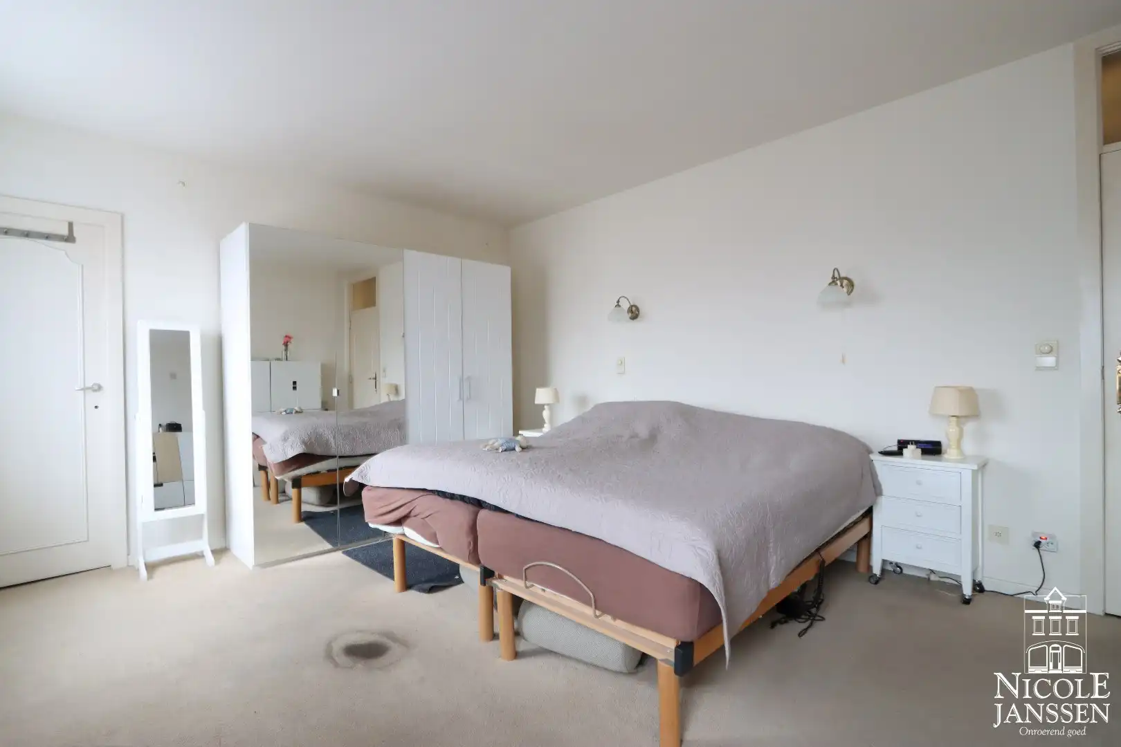 Ruim en instapklaar appartement met terras vlakbij het centrum foto 14