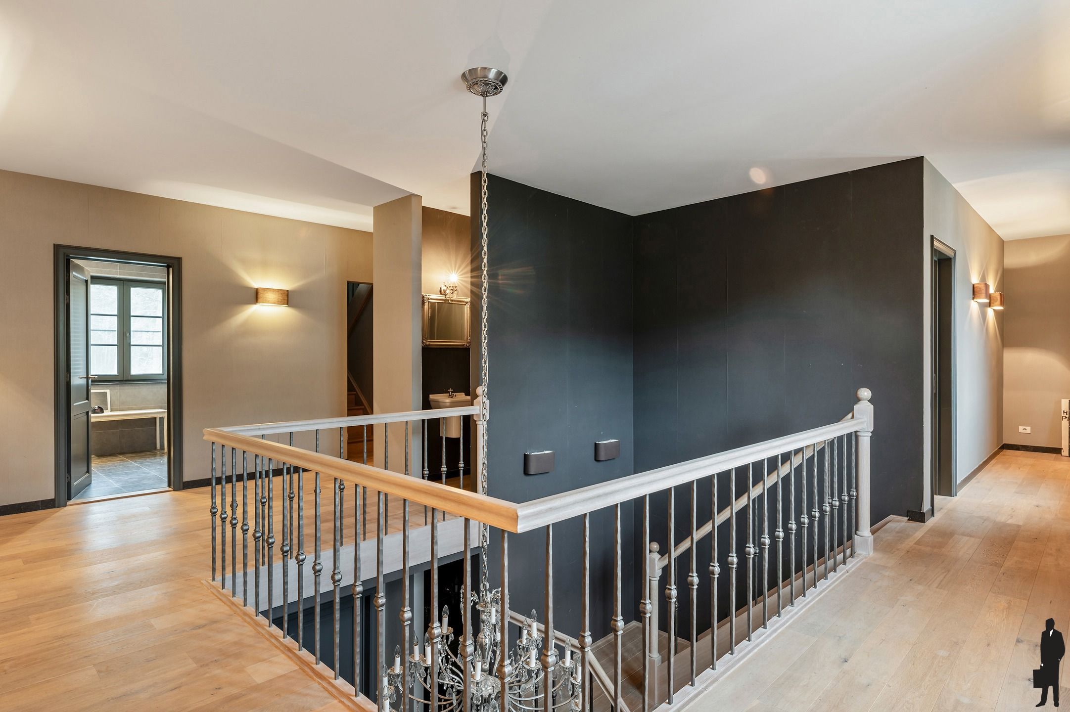 Grenzende aan bosgebied, sfeervolle villa op ca. 2.325m² foto 11