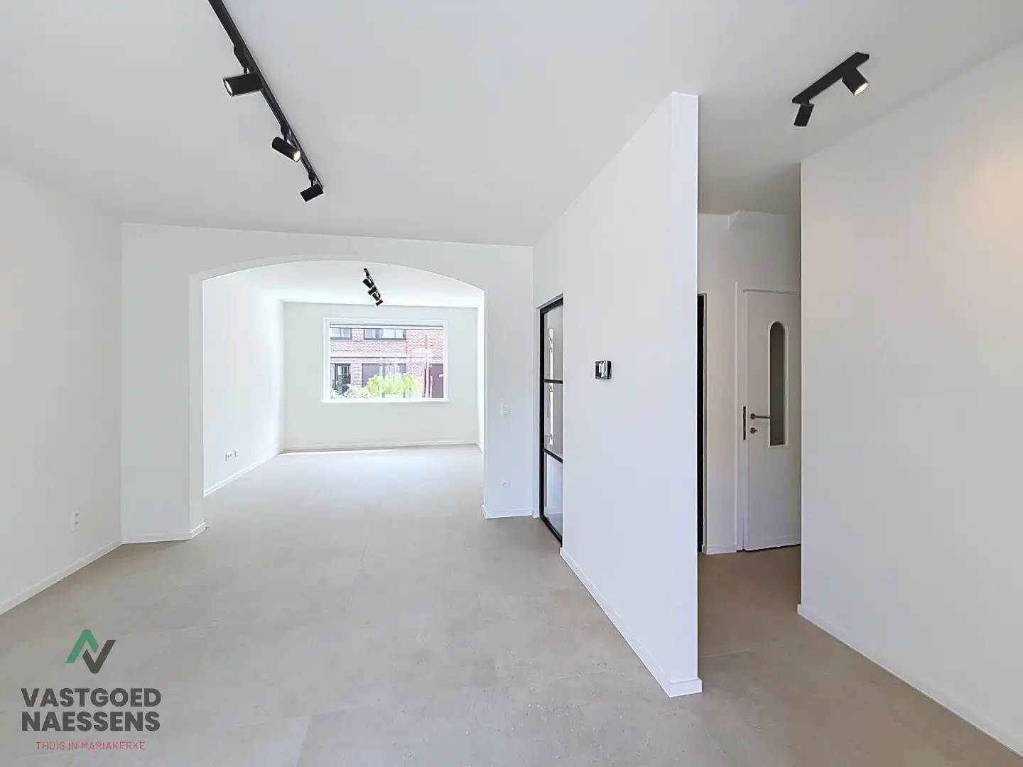 VOLLEDIG GERENOVEERDE 5 SLPK WONING – 2 BADKAMERS – ZONNIGE ZW-TUIN foto 3