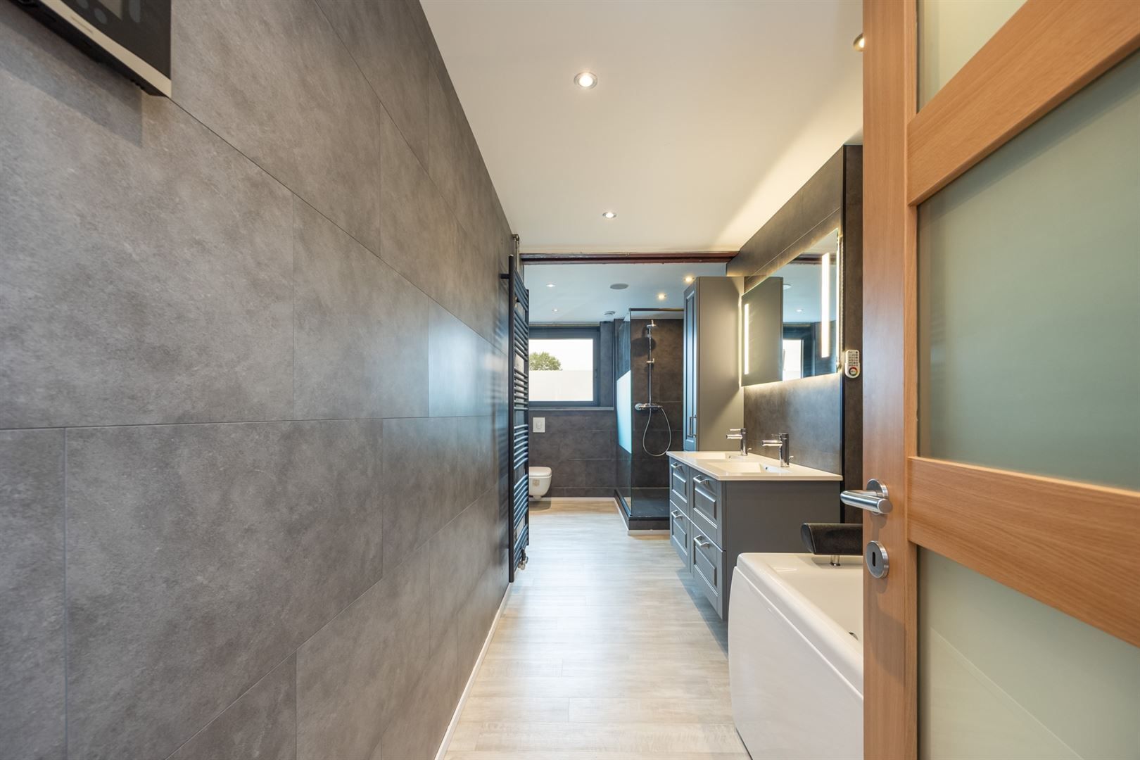 Ruim wonen in Merksem met tuin en terras foto 13